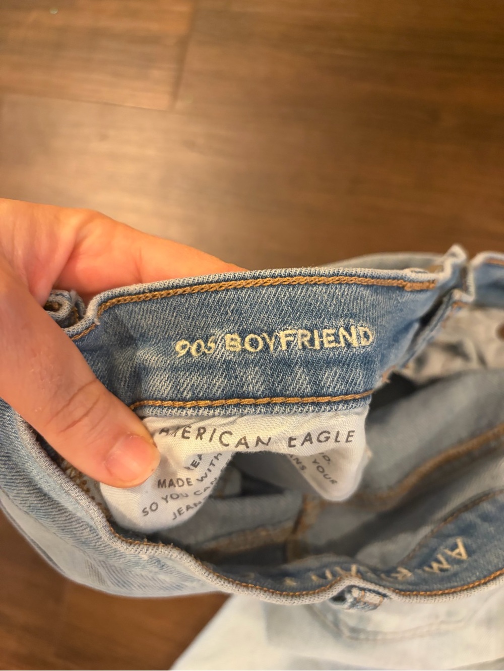 American Eagle 90s Boyfriend Jeans Women’s 8 Regular Light Wash Distressed - Picture 3 of 7